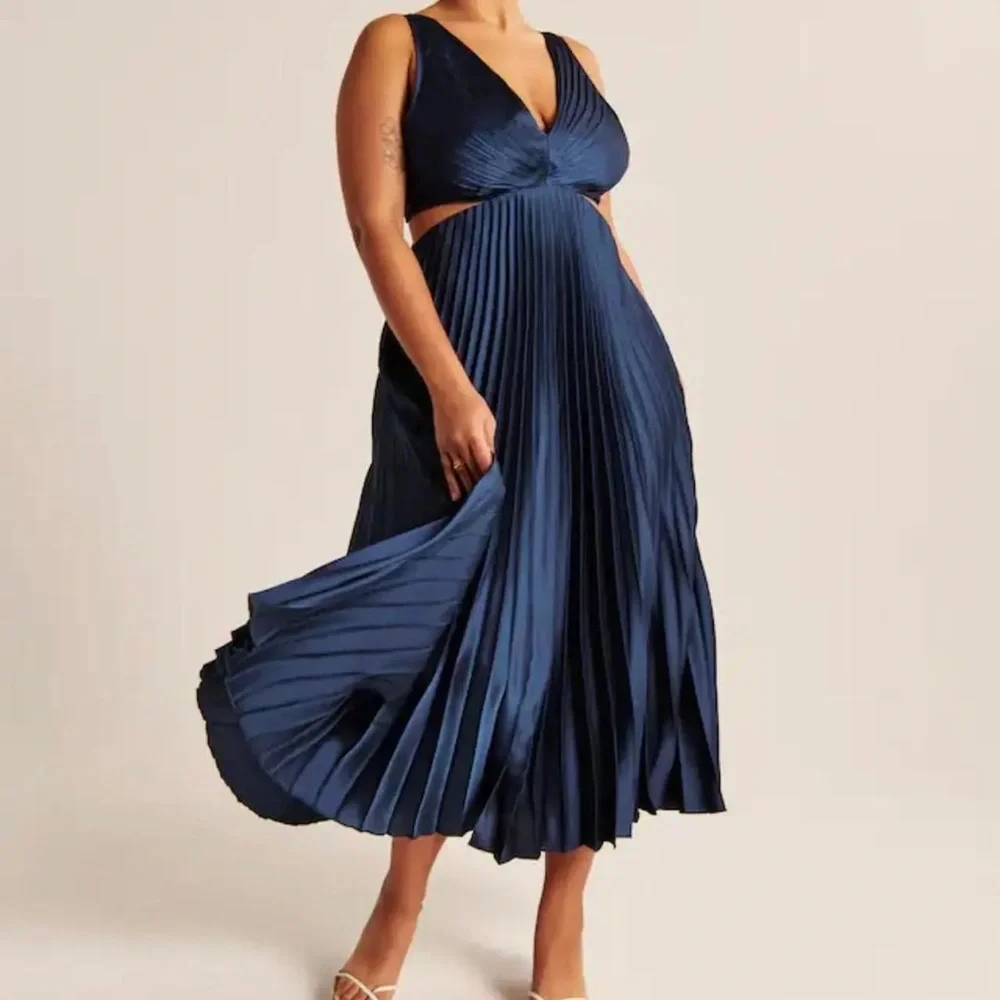 satin pleated cutout maxi dress abercrombie Women's The A&F Giselle Pleated Cutout Maxi Dress in Red | Size S